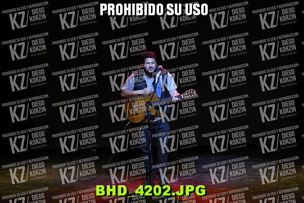 F2 00 Cantante